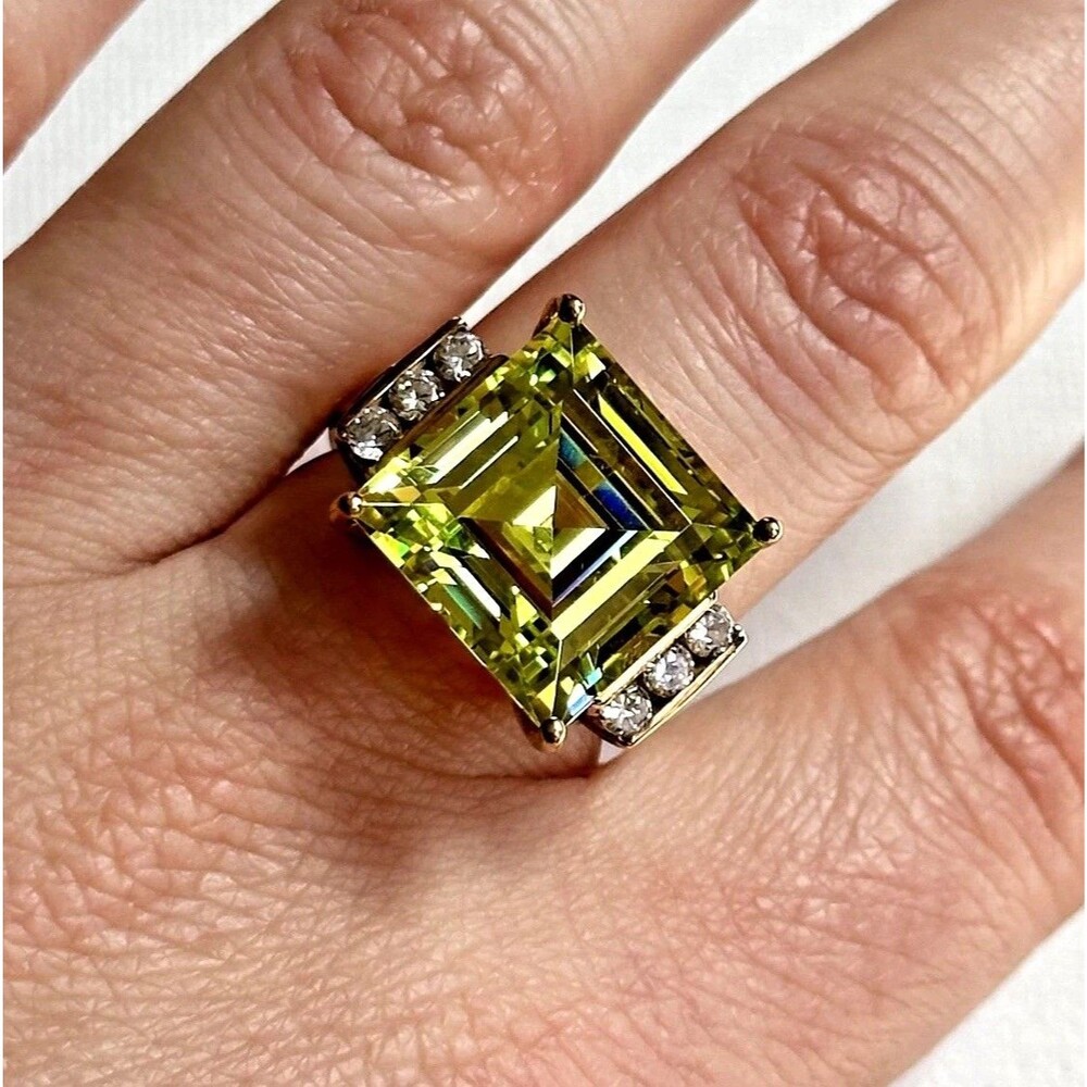 10K Stamped Gold sz 10 Green Gemstone Cocktail Ring 9.31g Large Bold Statement